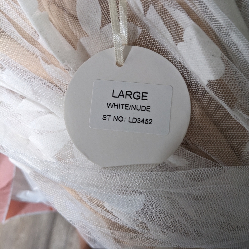 Luxxel NWT Sheer Floral Maxi Dress Sz L - Picture 8 of 12